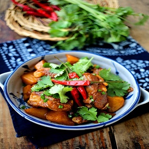 Hướng dẫn cách làm món sườn heo om khoai tây